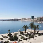 올드 타운 스위트 스플리트