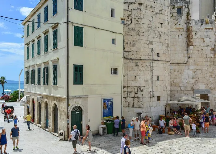 Old Town Konukevi 3*